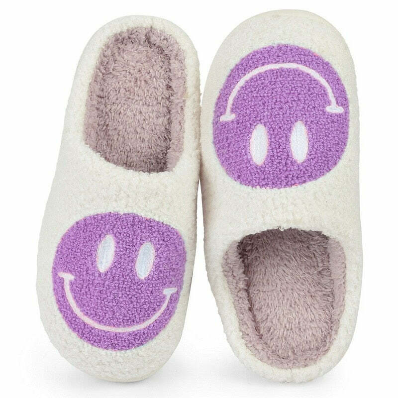 Y2K Grunge & 90s Fashion Smiley Face Slippers - Retro Summer Outfits & Pastel Goth Style