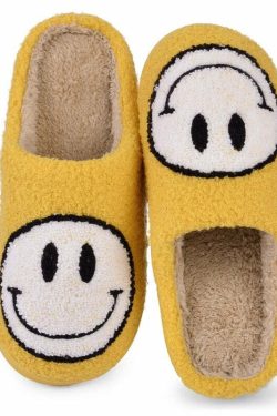 Y2K Grunge & 90s Fashion Smiley Face Slippers - Retro Summer Outfits & Pastel Goth Style