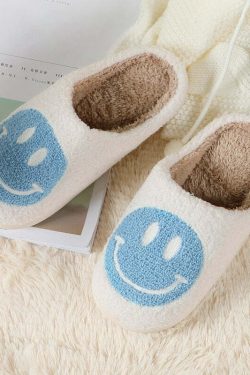 Y2K Grunge & 90s Fashion Smiley Face Slippers - Retro Summer Outfits & Pastel Goth Style