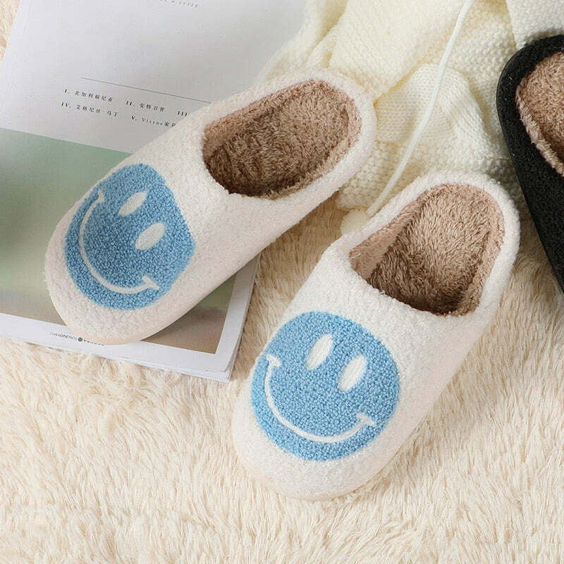 Y2K Grunge & 90s Fashion Smiley Face Slippers - Retro Summer Outfits & Pastel Goth Style