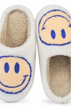 Y2K Grunge & 90s Fashion Smiley Face Slippers - Retro Summer Outfits & Pastel Goth Style