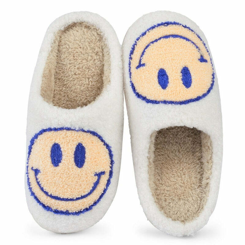 Y2K Grunge & 90s Fashion Smiley Face Slippers - Retro Summer Outfits & Pastel Goth Style