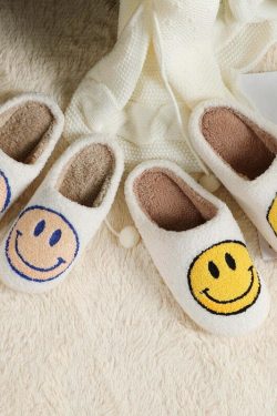Y2K Grunge & 90s Fashion Smiley Face Slippers - Retro Summer Outfits & Pastel Goth Style