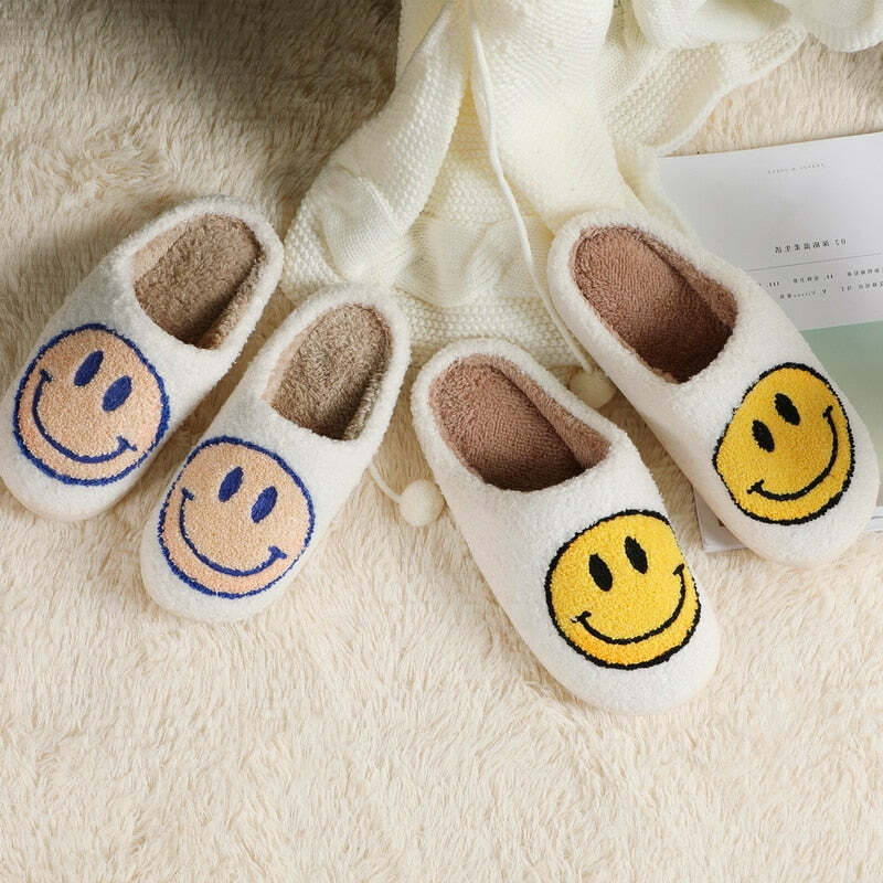 Y2K Grunge & 90s Fashion Smiley Face Slippers - Retro Summer Outfits & Pastel Goth Style