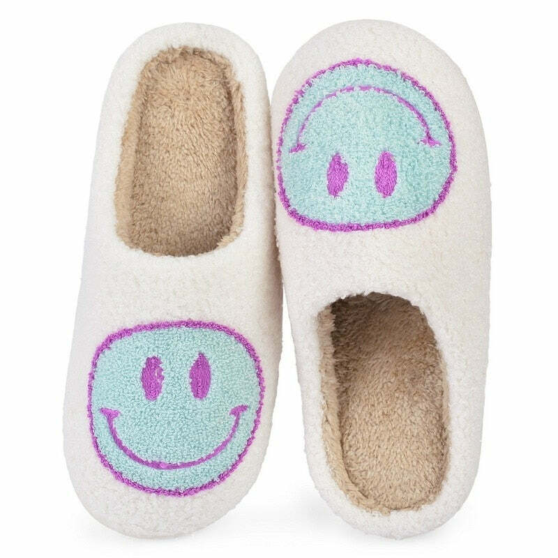 Y2K Grunge & 90s Fashion Smiley Face Slippers - Retro Summer Outfits & Pastel Goth Style