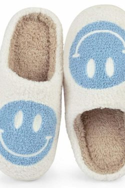 Y2K Grunge & 90s Fashion Smiley Face Slippers - Retro Summer Outfits & Pastel Goth Style