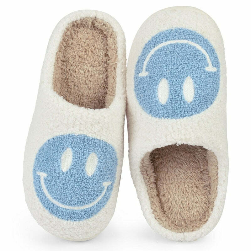 Y2K Grunge & 90s Fashion Smiley Face Slippers - Retro Summer Outfits & Pastel Goth Style