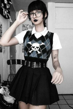 Y2K Grunge Argyle Skull Knitted Sweater Vest - Retro 90s Fashion, Gothic Y2K, Pastel Goth