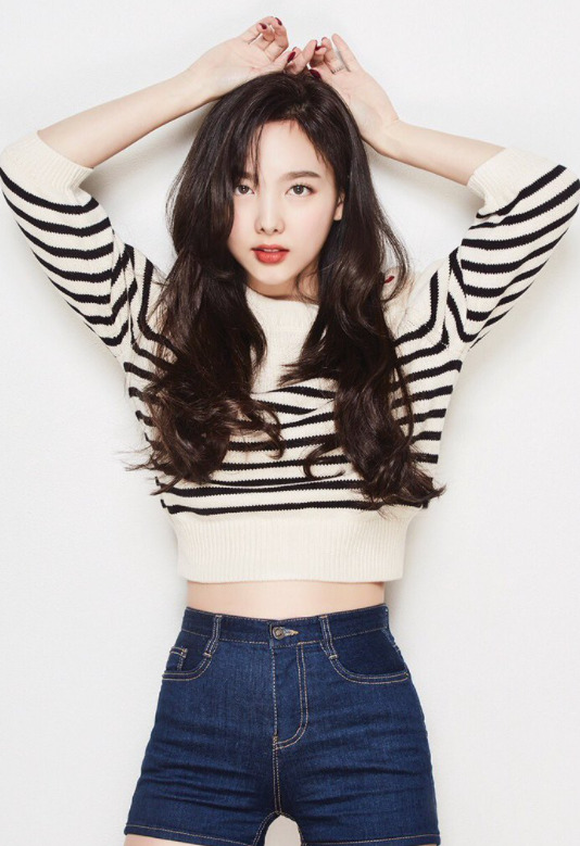 Y2K Grunge Black & White Striped Sweater - TWICE Nayeon Inspired Retro 90s Fashion