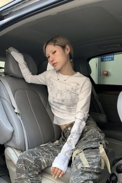 Y2K Grunge Crop Top - 90s Fashion, Retro Style, Y2K Summer Outfits, Baby Tees, Y2K