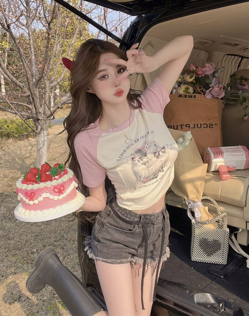 Y2K Grunge Cute Cat Baseball T-Shirt - Retro 90s Summer Outfit, Pastel Goth, Y2K Fashion