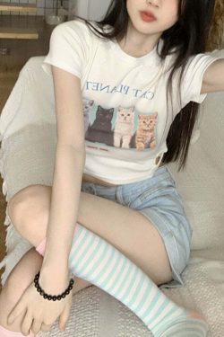 Y2K Grunge Cute Cat Friends Crop Top - Perfect for 90s Summer Outfits and Retro Y2K Fashion