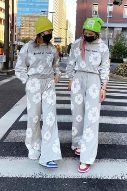 Y2K Grunge Flower Sweatpants - Retro 90s Fashion, Summer Outfits, and Pastel Goth Style