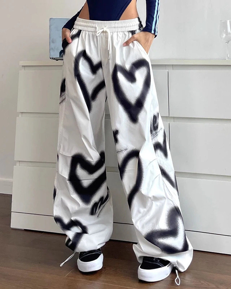 Y2K Grunge Heart Sweatpants - Retro 90s Fashion, Summer Outfits, and Pastel Goth Style