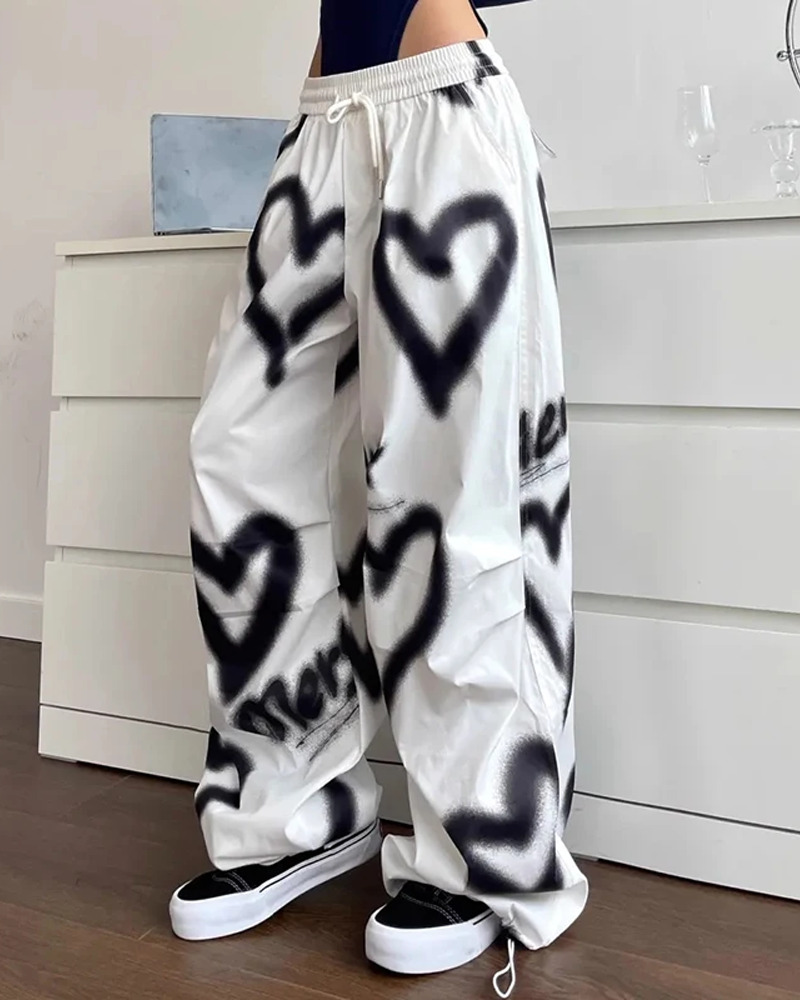 Y2K Grunge Heart Sweatpants - Retro 90s Fashion, Summer Outfits, and Pastel Goth Style