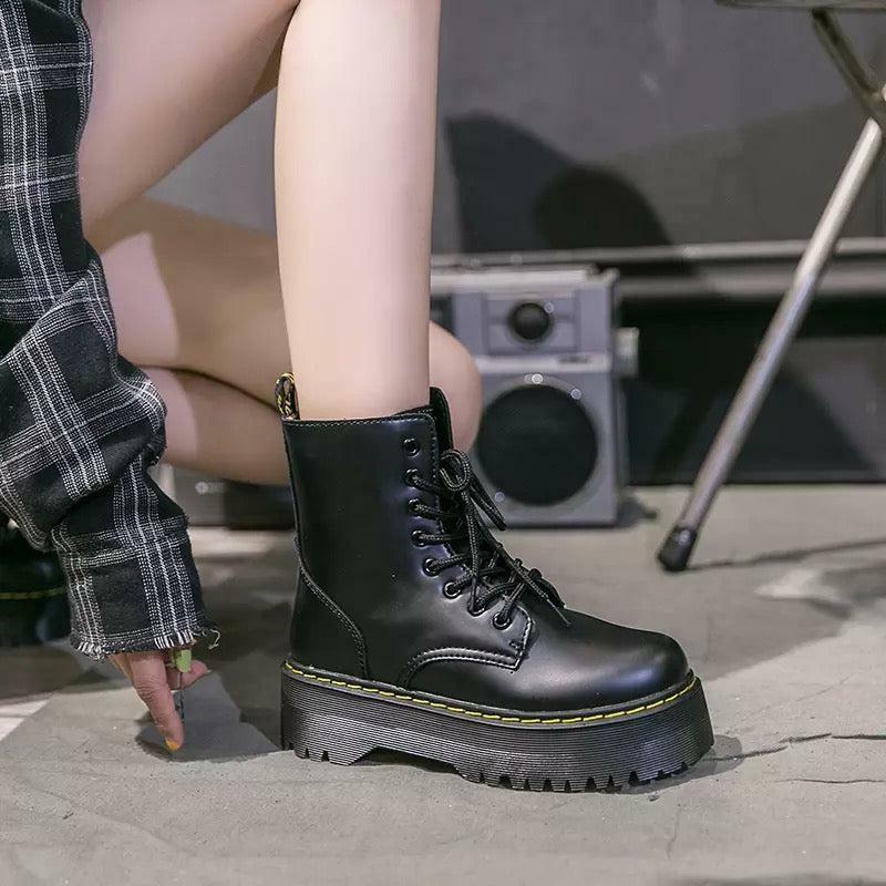 Y2K Grunge Platform Boots - 90s Fashion, Retro Style, Gothic Y2K, Y2K Party Outfits