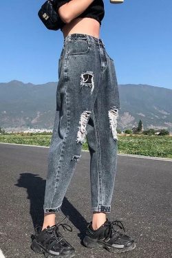 Y2K Grunge Ripped Distressed Mom Jeans - 90s Retro Summer Outfit Essentials