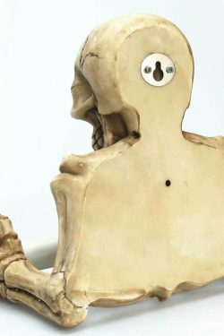 Y2K Grunge Skeleton Toilet Paper Holder - Retro 90s Goth Home Decor for Y2K Fashion Enthusiasts