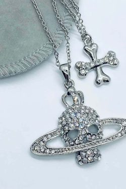 Y2K Grunge Skull & Crossbones Pendant Necklace - Retro 90s Goth Fashion Accessory