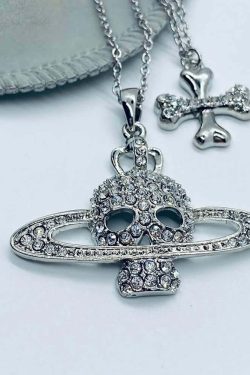 Y2K Grunge Skull & Crossbones Pendant Necklace - Retro 90s Goth Fashion Accessory