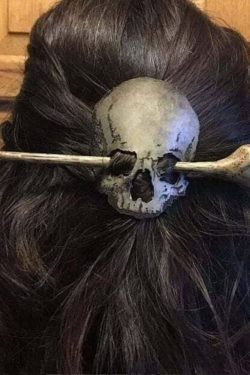 Y2K Grunge Skull Hair Pin - Retro 90s Punk Metal Gothic Accessory for Y2K Outfits & Hairstyles