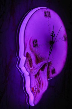 Y2K Grunge Skull Roman Numeral Wall Clock - Retro 90s Goth Decor for Y2K Fashion Enthusiasts
