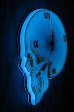 Y2K Grunge Skull Roman Numeral Wall Clock - Retro 90s Goth Decor for Y2K Fashion Enthusiasts