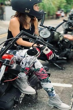 Y2K Grunge Skull Rose White Leggings - Retro 90s Fashion, Summer Outfits, Gothic Style