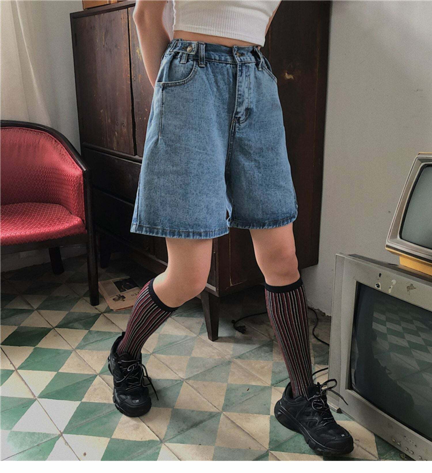 Y2K Grunge Street Style Loose Fit Knee Length Denim Shorts - 90s Retro Summer Fashion
