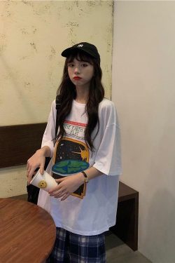 Y2K Grunge Summer Outfit: Retro 90s Fashion, Baby Tees, Y2K Skirts, and Gothic Y2K Styles