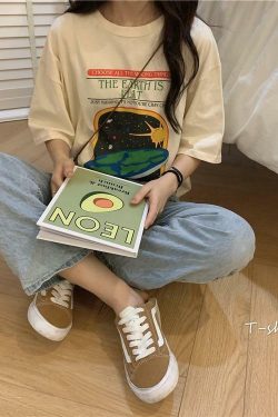 Y2K Grunge Summer Outfit: Retro 90s Fashion, Baby Tees, Y2K Skirts, and Gothic Y2K Styles