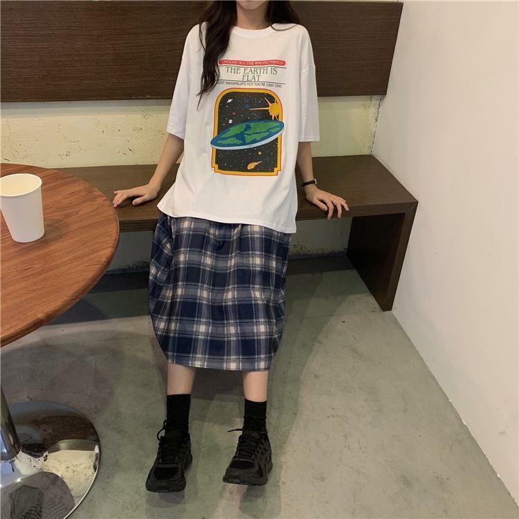 Y2K Grunge Summer Outfit: Retro 90s Fashion, Baby Tees, Y2K Skirts, and Gothic Y2K Styles