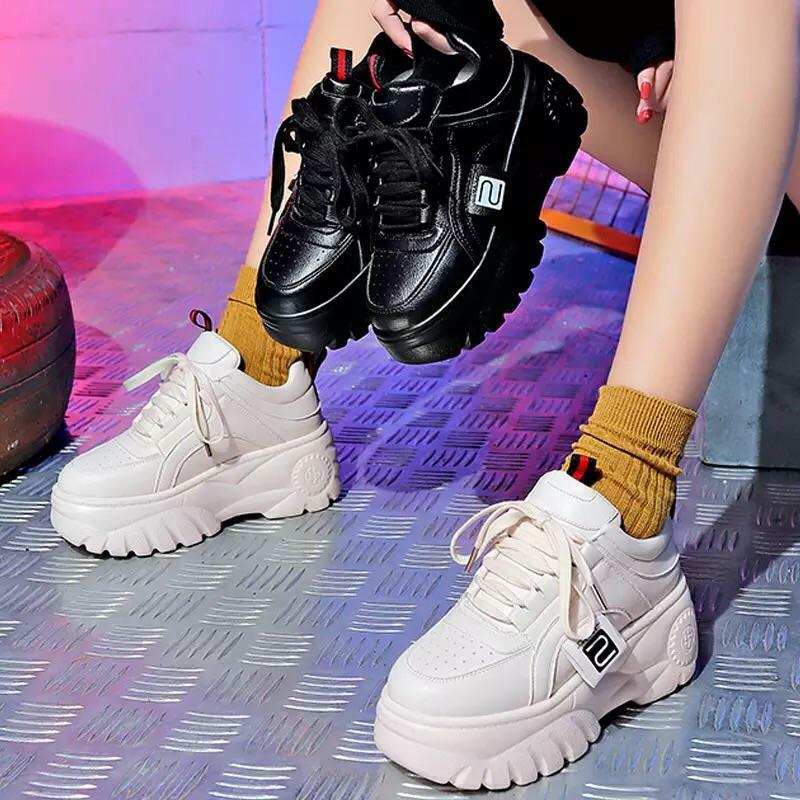 Y2K Grunge Summer Outfits: Chunky Platform Trainers, 90s Fashion, Retro Style, Y2K Club Fits