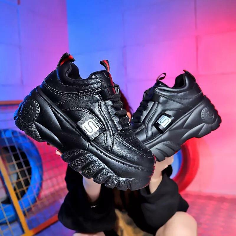 Y2K Grunge Summer Outfits: Chunky Platform Trainers, 90s Fashion, Retro Style, Y2K Club Fits