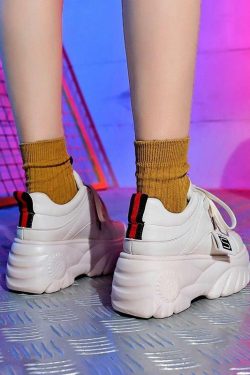 Y2K Grunge Summer Outfits: Chunky Platform Trainers, 90s Fashion, Retro Style, Y2K Club Fits