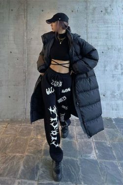 Y2K Grunge Summer Outfits: Gothic Graphic Black Jogging Sweatpants, 90s Retro Style