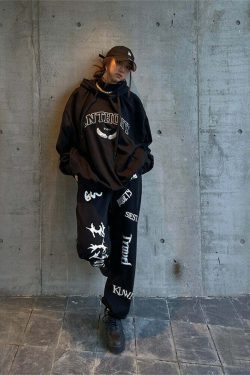 Y2K Grunge Summer Outfits: Gothic Graphic Black Jogging Sweatpants, 90s Retro Style