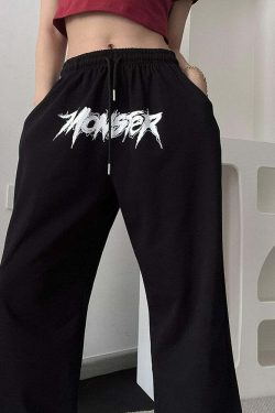 Y2K Grunge Summer Outfits: Retro 90s Fashion, Baby Tees, Skirts, and Gothic Accessories