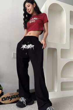 Y2K Grunge Summer Outfits: Retro 90s Fashion, Baby Tees, Skirts, and Gothic Accessories