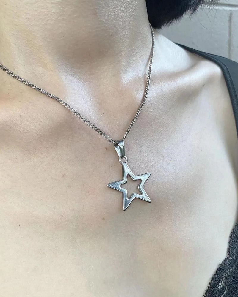 Y2K Star Necklace - Retro 90s Grunge, Pastel Goth, and Popstar Fashion Accessory