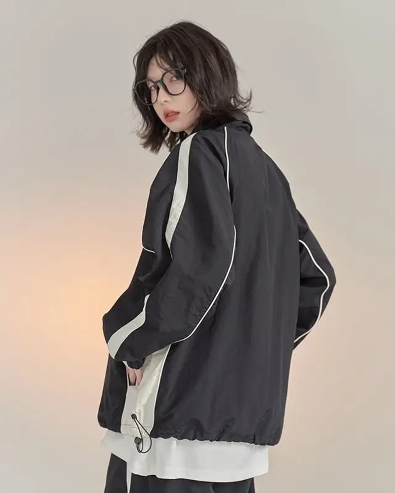 Y2K Windbreaker: Retro 90s Grunge, Summer Outfits, and Popstar Vibes for Women