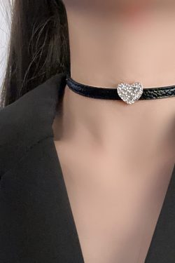 2024 High-End Collarbone Chain Choker Necklace for Women - Light Luxury Niche Sweet Cool Design
