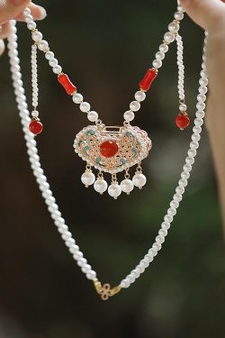 2024 Women's Ancient Style Long Tassel Necklace with Yingluo Pendant, Boho Horse Face Skirt, National Ethnic Accessories