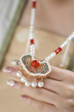 2024 Women's Ancient Style Long Tassel Necklace with Yingluo Pendant, Boho Horse Face Skirt, National Ethnic Accessories