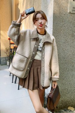 2024 Women’s Color-Blocked Spliced Lapel Lamb Wool Coat with Leather and Fur, Thickened Niche Winter Style