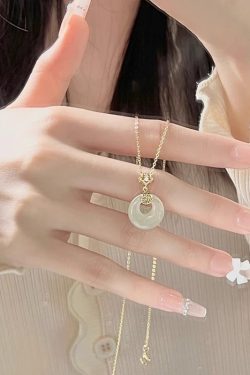 2024 Women's Lightweight Luxury Aesthetic Peace Buckle Necklace, High-End Chalcedony Pendant Clavicle Chain, Trendy Niche Design