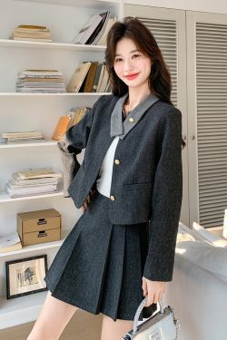 2025 Spring Women's College Style Two-Piece Set - Slim Fit Short Jacket and Pleated Skirt, Trendy Casual Chic