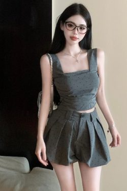 2025 Stylish Women's Suit Vest and Pumpkin Wide-Leg Shorts Set for Petite Individuals - High-End Fashion