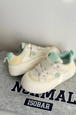 2025 Women's Thick-Soled Retro Casual Bread Shoes, Niche Versatile White Sneakers for Trendy Y2K Style