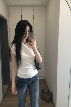 American Vintage Off-Shoulder Letter Print Short Sleeve T-Shirt - Casual 90s Style Top for Effortless Everyday Wear